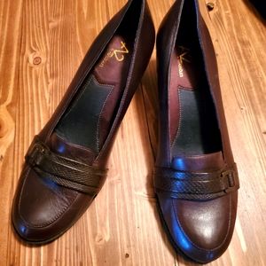 Womens size 9.5 Brown dress shoe 👞